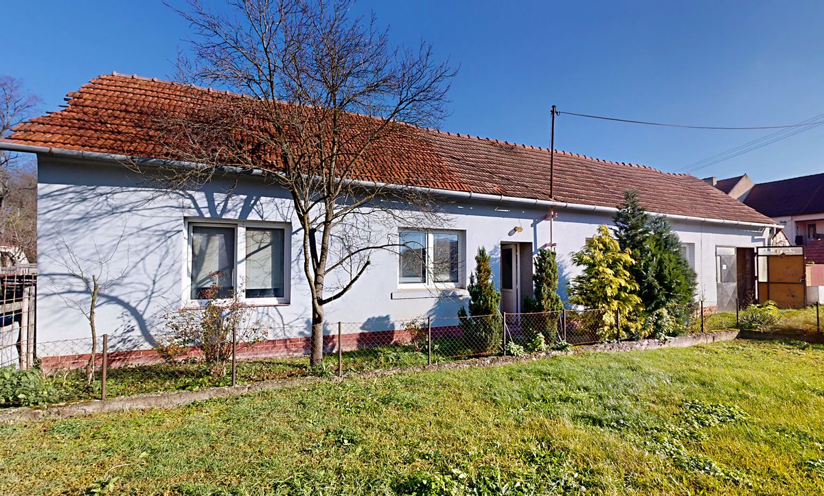 Prodej rodinného domu 118 m², pozemek 2322 m²